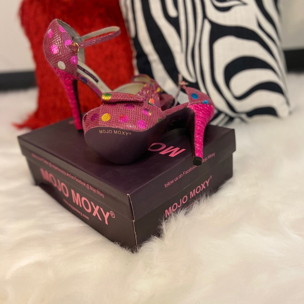 Shoes - Picture 2 of 4